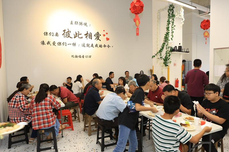 你们要彼此相爱，像我爱你们一样；这就是我的命令